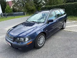 Blau Gebraucht 2002 Volvo V40 Comfort Kombi | 2.450 € (Teuer)