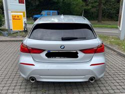 Silber Gebraucht 2020 BMW 118 Advantage Kleinwagen | 16.600 € (Teuer)