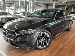 Grau Gebraucht 2023 Mercedes E220 Avantgarde Limousine | 44.790 € (Guter Preis)
