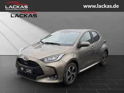 Braun Neu 2025 Toyota Yaris Hybrid Comfort Limousine | 25.990 € (Fairer Preis)