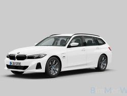 Weiß Gebraucht 2022 BMW 320e Shadowline Kombi | 23.999 € (Fairer Preis)
