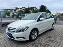 Weiß Gebraucht 2014 Mercedes B180 Van / Kleinbus | 11.500 € (Fairer Preis)
