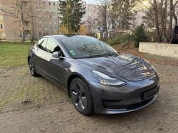 Grau Gebraucht 2020 Tesla Model 3 Standard Range Limousine | 21.300 € (Guter Preis)