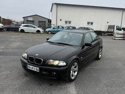 Schwarz Gebraucht 2001 BMW 320 M Sport Limousine | 2.700 € (Etwas zu teuer)