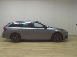 Graphitegrau metallic Gebraucht 2022 Skoda Octavia RS Kombi | 22.480 € (Guter Preis)