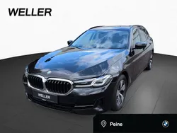 Black sapphire (schwarz) Gebraucht 2023 BMW 520 Performance Kombi | 32.850 € (Guter Preis)