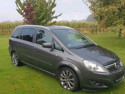 Grau Gebraucht 2011 Opel Zafira Van / Kleinbus | 3.600 € (Etwas zu teuer)