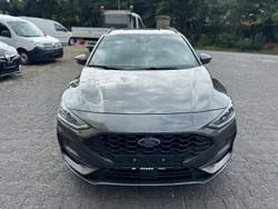 Grau Gebraucht 2022 Ford Focus ST-Line Kombi | 14.699 € (Etwas zu teuer)