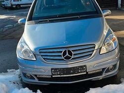 Blau Gebraucht 2007 Mercedes 200 Limousine | 1.500 € (Superpreis)