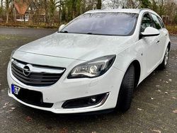 Weiß Gebraucht 2016 Opel Insignia Innovation Kombi | 8.999 € (Fairer Preis)