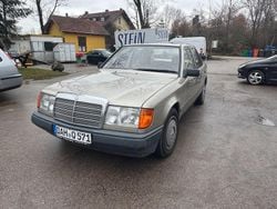 Gold Gebraucht 1987 Mercedes E260 Limousine | 4.500 €