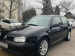 Schwarz Gebraucht 2003 VW Golf IV Kleinwagen | 950 € (Fairer Preis)