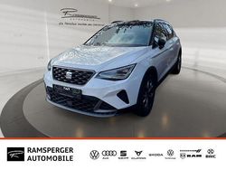 Weiß (weiß / midnight schwarz metallic) Gebraucht 2023 Seat Arona FR SUV | 21.430 € (Guter Preis)
