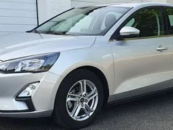 Silber Gebraucht 2022 Ford Focus Cool & Connect Limousine | 15.000 €
