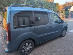 Blau Gebraucht 2017 Citroën Berlingo Van / Kleinbus | 15.800 € (Teuer)