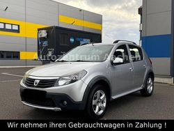 Grau Gebraucht 2013 Dacia Sandero Stepway Limousine | 3.699 €