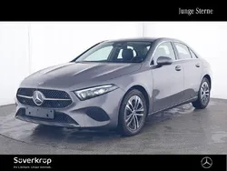 Grau Gebraucht 2023 Mercedes A200 Progressive Limousine | 29.170 € (Fairer Preis)