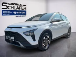 Atlas white / sol Gebraucht 2024 Hyundai Bayon Trend SUV | 21.480 € (Fairer Preis)