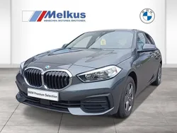 Grau Gebraucht 2021 BMW 118 Advantage Kleinwagen | 18.970 € (Fairer Preis)