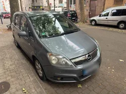 Grau Gebraucht 2007 Opel Zafira Van / Kleinbus | 2.950 € (Fairer Preis)