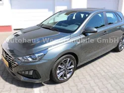 Grau Gebraucht 2023 Hyundai i30 Limousine | 17.480 € (Fairer Preis)