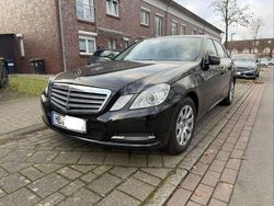 Schwarz Gebraucht 2013 Mercedes E250 Limousine | 14.900 €