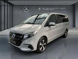 Grau Gebraucht 2024 Mercedes EQV300 Van / Kleinbus | 58.400 €