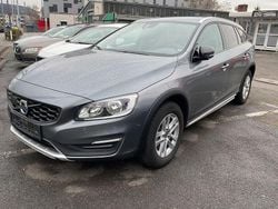 Gebraucht 2017 Volvo V60 CC Momentum Kombi | 11.800 € (Fairer Preis)