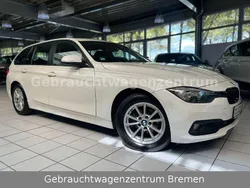 Weiß Gebraucht 2016 BMW 318 Advantage Kombi | 9.490 € (Fairer Preis)