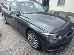 Grau Gebraucht 2019 BMW 330 Advantage Kombi | 12.699 € (Fairer Preis)