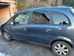 Grau Gebraucht 2006 Opel Meriva Van / Kleinbus | 1.200 € (Superpreis)