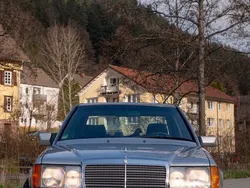 Silber Gebraucht 1991 Mercedes 230 Limousine | 6.100 €