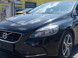 Schwarz Gebraucht 2016 Volvo V40 Inscription Kombi | 7.950 € (Fairer Preis)