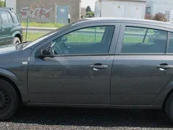 Grau Gebraucht 2009 Opel Astra Basis Limousine | 950 € (Superpreis)