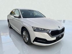 Weiß Gebraucht 2021 Skoda Octavia Ambition Limousine | 14.161 € (Guter Preis)