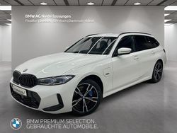 Weiß Gebraucht 2022 BMW 330e M Sport Kombi | 34.780 € (Fairer Preis)