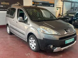 Grau Gebraucht 2011 Peugeot Partner Tepee Family Van / Kleinbus | 5.299 € (Fairer Preis)
