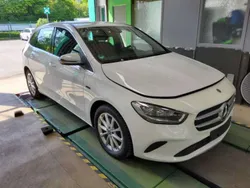 Mercedes B250e