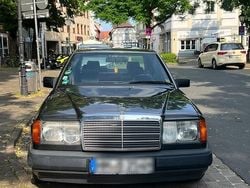 Grün Gebraucht 1991 Mercedes 300 Limousine | 4.500 €