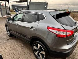 Grau Gebraucht 2016 Nissan Qashqai SUV | 12.500 € (Fairer Preis)