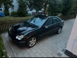 Schwarz Gebraucht 2003 Mercedes C180 Avantgarde Limousine | 2.400 €