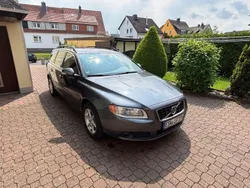 Grau Gebraucht 2010 Volvo V70 Momentum Kombi | 4.999 € (Guter Preis)