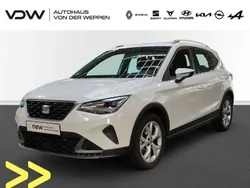 Candy weiß Gebraucht 2023 Seat Arona FR SUV | 23.880 € (Fairer Preis)