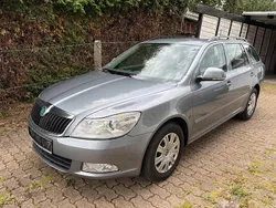 Grau Gebraucht 2012 Skoda Octavia Kombi | 5.499 € (Guter Preis)