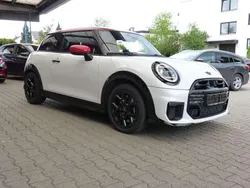 Weiß Gebraucht 2024 Mini John Cooper Works Coupé Coupé | 28.150 € (Fairer Preis)