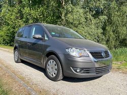 Grau Gebraucht 2010 VW Touran Van / Kleinbus | 4.290 € (Fairer Preis)