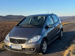 Grau Gebraucht 2011 Mercedes A180 Limousine | 1.200 €