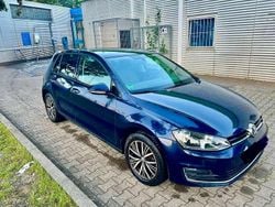 Blau Gebraucht 2016 VW Golf VII Allstar Limousine | 13.900 € (Fairer Preis)