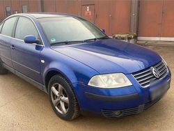 Blau Gebraucht 2002 VW Passat Limousine | 500 € (Superpreis)