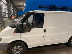 Weiß Gebraucht 2001 Ford Transit S Van / Kleinbus | 4.200 €